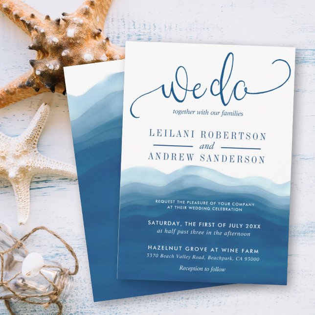 Convites Ombre Azul Onda Aquarela Nós Fazemos Casamento (We do hand lettered beach-inspired wedding invitation with a blue wave watercolor ombre background.)