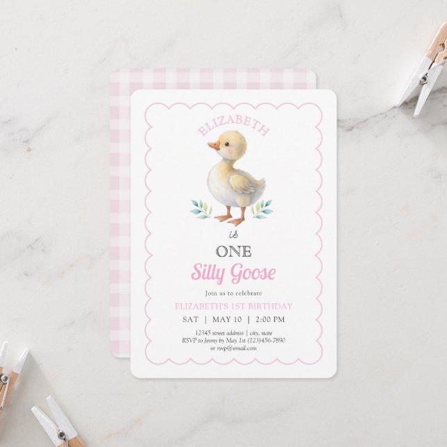 Convites One Silly Goose Pink Whimsical Girl First Birthday (Frente/Verso In Situ)
