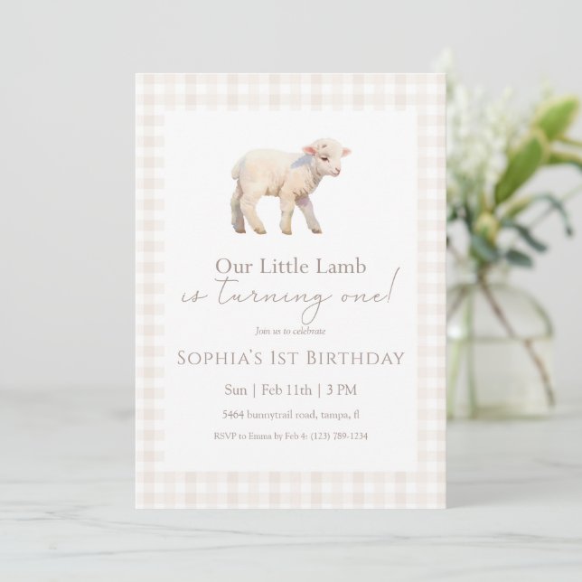 Convites Our Little Lamb Birthday Neutral Gingham (Em pé/Frente)