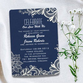 Convites padrão de renda branca moderna casamento azul nava