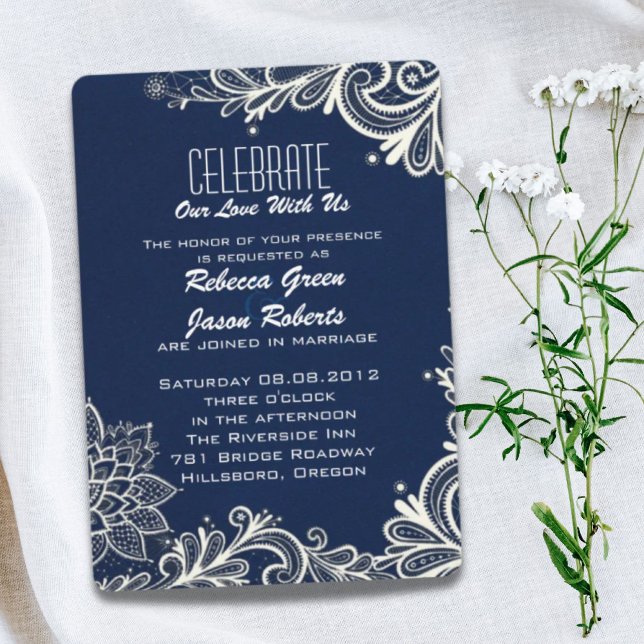 Convites padrão de renda branca moderna casamento azul nava (modern white lace pattern navy blue wedding invitation)