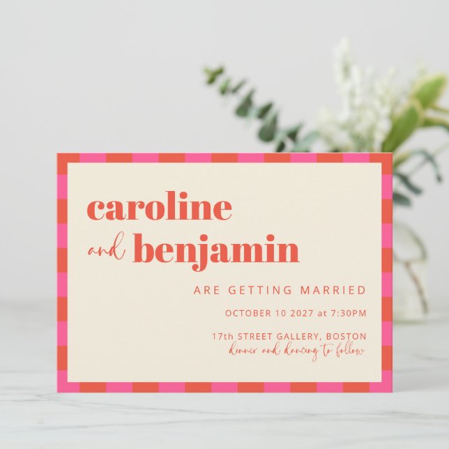 Convites Padrão Xadrez Rosa e Laranja Ousado Casamento  (Em pé/Frente)