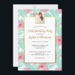 Convites Palmas Tropicais Foto de Festa de aniversário Flor<br><div class="desc">Comemore em estilo com este belo convite de festas com uma foto e seus detalhes de eventos cercados por uma borda falsa de ouro impressa - todos colocados sobre um fundo ou folhas de palma tropicais e flores de hibisco rosa. Perfeito para qualquer aniversário, bebê ou chá de panela, aposentadoria,...</div>