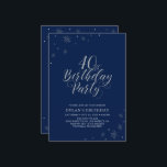 Convites Partido aniversário de 40 anos Azul Moderno Marinh<br><div class="desc">Vamos comemora seu dia especial com este convite de festas de prata na moda. Este design apresenta a tipografia de prata-chic "aniversário de 40 anos Party" com gráficos brilhantes. A cor de fundo está definida como marinho azul, mas sinta-se livre para mudá-la para corresponder ao seu tema de festa. Mais...</div>