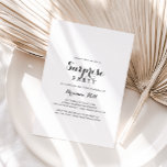 Convites Partido Moderno da Caligrafia<br><div class="desc">Este convite de festas de surpresa da caligrafia moderna é perfeito para um aniversário rústico,  aposentadoria ou qualquer festa surpresa. O design simples e elegante apresenta a tipografia de scripts clássicos e ricos em preto e branco.</div>