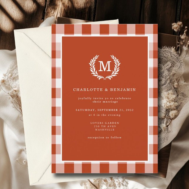 Convites Pasta do Monograma de Gingham Vermelho-Laranja (Red-Orange Gingham Monogram Crest Invitation. Print & Instant Download.)
