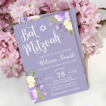 Convites Pastel Purple Floral White Script Bat Mitzvah<br><div class="desc">Convite De Bat Mitzvah,  Script Branco Floral Púrpura Pastel</div>