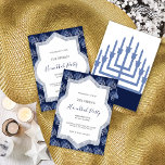 Convites Patterno Menorah do Partido Elegante Hanukkah<br><div class="desc">Este design desenhar inspira-se no contraste entre o dia e a noite,  apresentando tonalidades de azul que lembram a lua e o branco como o dia.</div>