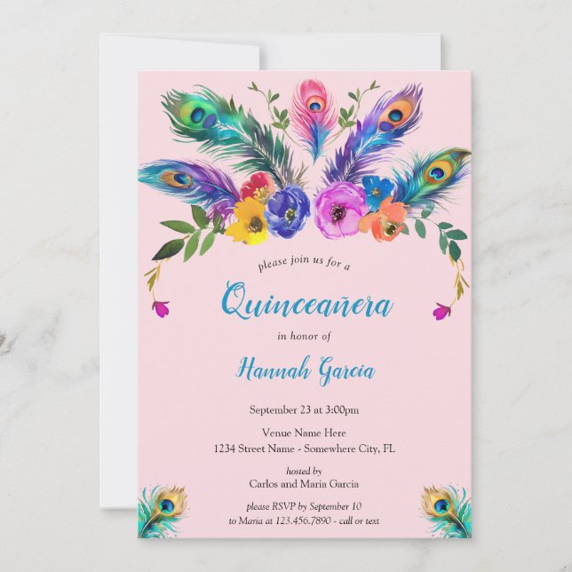 Convites Penas e flores de peacock esmagam quinceñera rosa (Frente)
