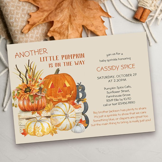 Convites Pequeno Abóbora Rustic Festa de Halloween de Bebê (Baby Sprinkle Invitation for another little pumpkin due in the fall or halloween season)