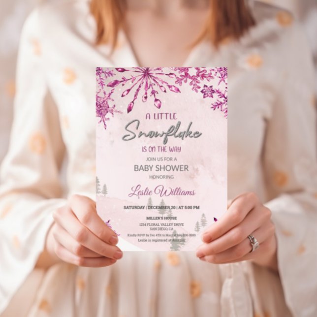 Convites Pequeno floco de neve a caminho Inverno Chá de Beb (A little snowflake is on the way pink baby shower invitation)