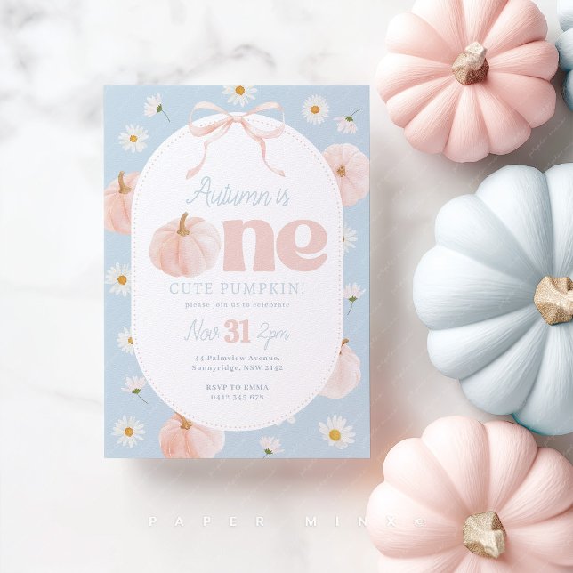 Convites Pequeno primeiro aniversario de Abóbora Visita Arc (Blue and Pink 1st Birthday Invitation. One cute pumpkin theme with daisies, pumpkins and pink bow. )
