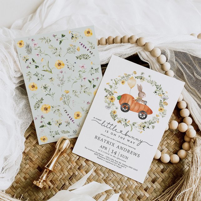 Convites Pernalonga-de-flor-selvagem pilotando um Chá de fr (Criador carregado)