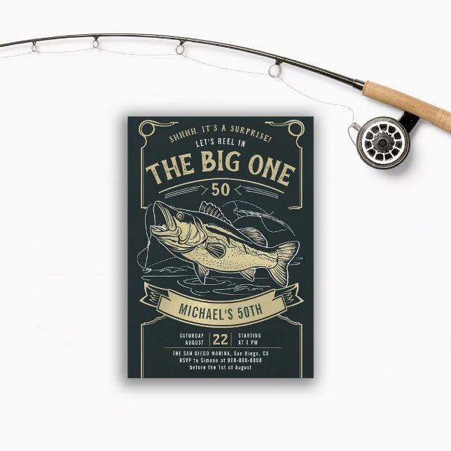 Convites Pescadores de pesca Adultos do Homem 50.o aniversá (men 50th birthday party invitation fish fishing fisherman reel black gold modern fun elegant)