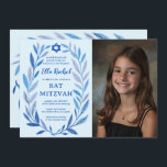 Convites PHOTO QR Bat Mitzvah, PERSONALIZADO A Cores Aquáti<br><div class="desc">Cartão perfeito para anunciar um morcego mitzvah, bar mitzvah ou outra celebração judaica! A mão desenhou uma delicada arte de trama de folha para você! TOTALMENTE PERSONALIZÁVEL! Clique em "Personalizar" acima para editar o texto, adicionar sua foto e adicionar seu link ao código QR. Clique em "editar usando a ferramenta...</div>
