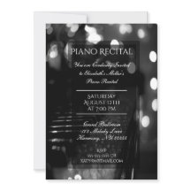 Piano Considerando com Luzes de Bokeh