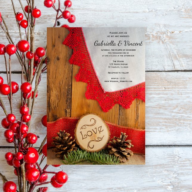 Convites Pinheiros Russos e Casamento no inverno de rendas  (Set a festive tone for your marriage with the Rustic Pines Red Lace Barn Wedding Invitation.)