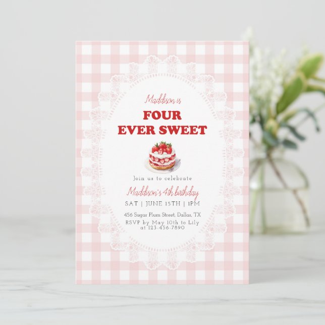 Convites Pink Gingham Four ever Sweet Strawberry Birthday (Em pé/Frente)