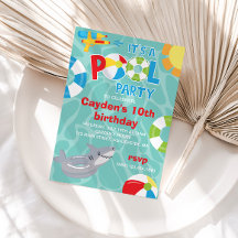 piscina de tubarão da piscina flutuando no verão