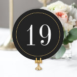 Convites Placa de Número de Mesa Redonda Preta-Redonda Eleg<br><div class="desc">Número clássico da mesa branca e preto na sua escolha de papel com círculo cortado à luz e borda falsa dourada. Vários tipos de papel,  cantos quadrados ou arredondados também estão disponíveis.</div>