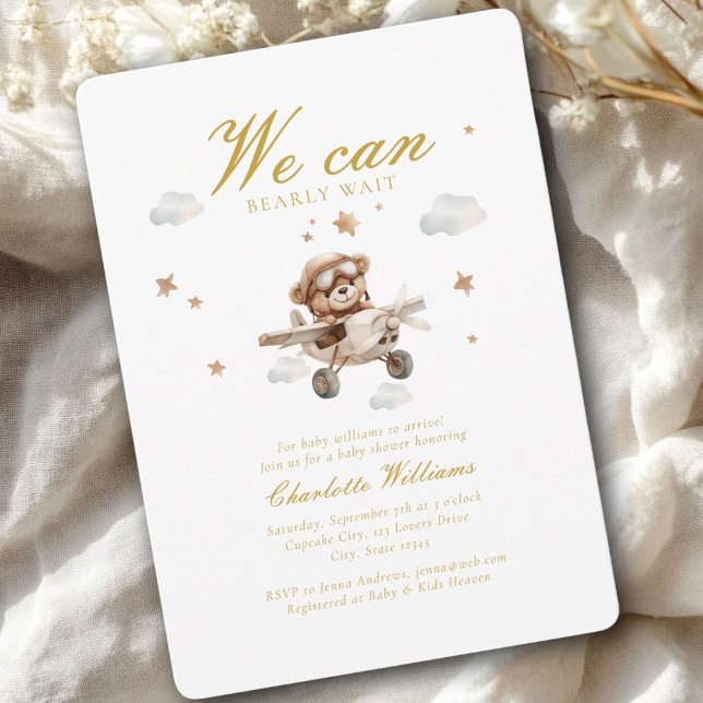 Convites Podemos Esperar! Urso de Teddy e Avião (We Can Bearly Wait! Cute Bear & Plain Baby Shower Invitation)