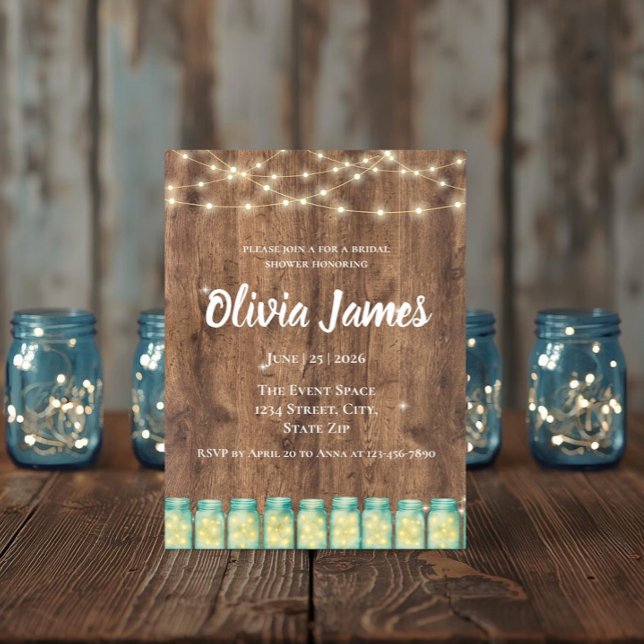Convites Pote de Vidro Azul Mason e Luzes de Fada Chá de No (Woodland bridal shower hero image with string lights and blue mason jar invitation)