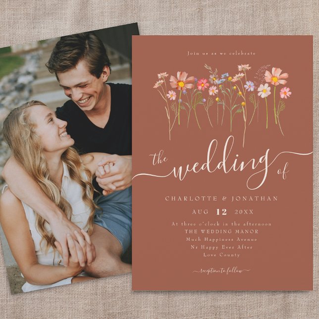 Convites Prado de Flores Silvestres Foto Terracota Laranja  (Wildflower meadow fall florals photo terracotta beige burnt orange wedding invitation)