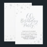 Convites Prata e Branco | Festa de Aniversário de 60 Anos M<br><div class="desc">Vamos celebrar seu aniversário de 60 anos com este convite de festa elegante. Este design apresenta uma tipografia prateada sofisticada na frente e gráficos prateados brilhantes com uma foto no verso. Substitua a foto de amostra pela sua ou exclua-a se não quiser. A cor do fundo é branca, mas sinta-se...</div>