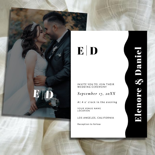 Convites Preto & Branco | Casamento de Fotografias de Onda  (Black & White | Monogram Side Wave Photo Wedding Invitation)