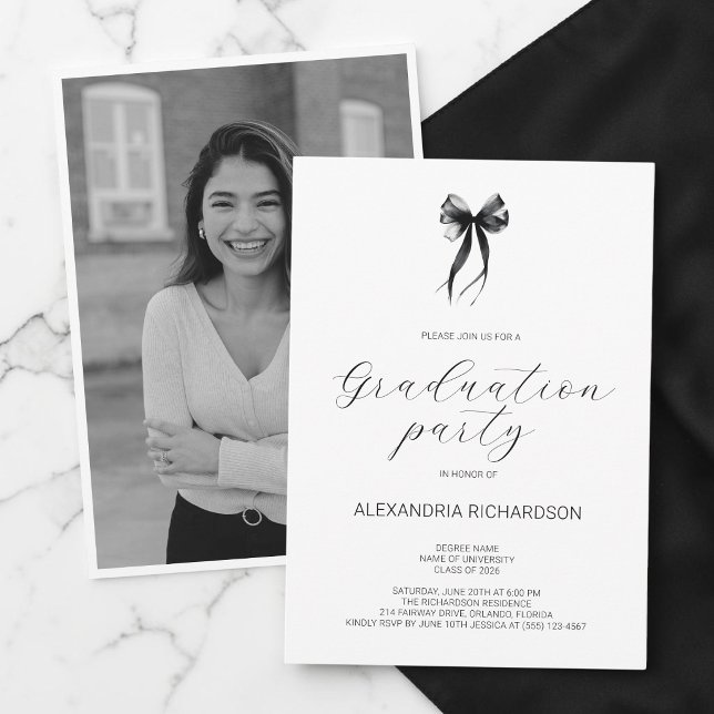 Convites Preto e Branco Foto com Laço Elegante Festa de Gra (Black and White Elegant Bow Photo Graduation Party Invitation)