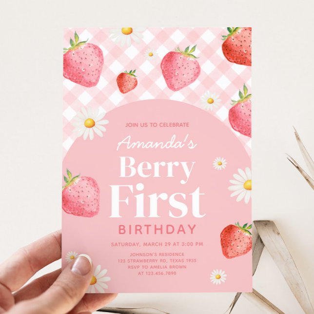 Convites Primeira Festa de aniversário de Gingham Berry (Pink Gingham Strawberry Berry Birthday Party Invitation)