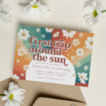 Convites Primeira viagem ao redor do Sol | Retro Daisy Rain<br><div class="desc">Apresentando fundo retrorreflector do arco-íris, florais de margarida aquática e tipografia de tendências. Matizes quentes e vintagais como creme, cor-de-rosa pincelado e laranja queimado estão dominando a cena do evento. A estética da safra dos anos 1970 está na frente e no centro dessa coleção de groovy. As paletas coloridas retro-inspiradas...</div>