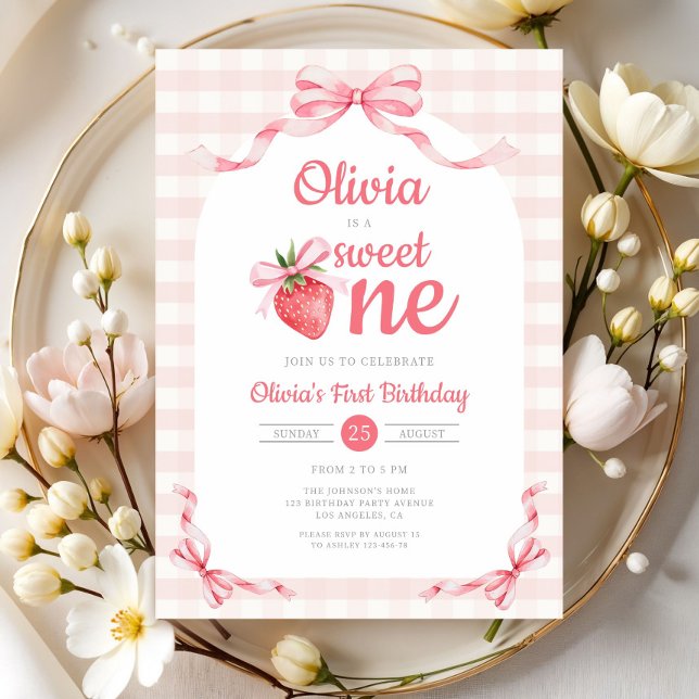 Convites Primeiro aniversario Bonito De Uma Garota De Moran (Cute Sweet One Strawberry Girl 1st Birthday Invitation)