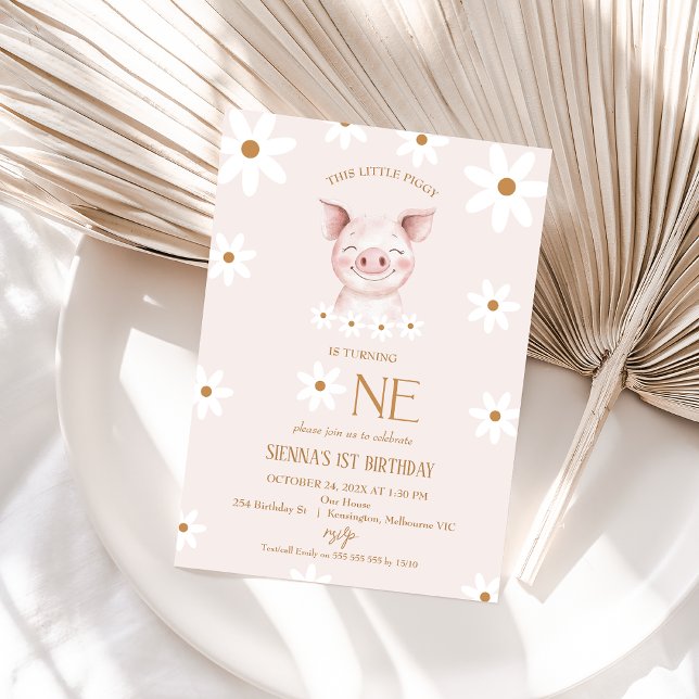 Convites Primeiro aniversario Branca Moderno de Margarida P (Little Piggy 1st Birthday Invitation Girl Modern White Daisy Retro Our Little Piggy First Birthday)