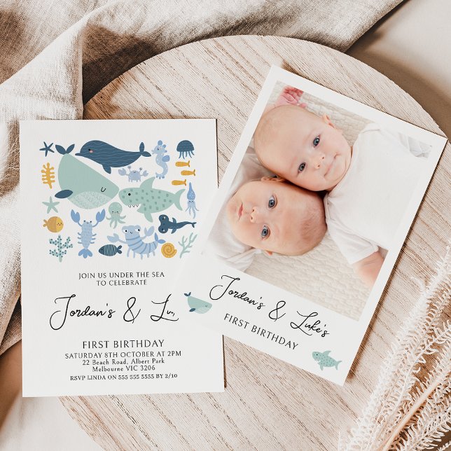 Convites Primeiro aniversario de Crianças do Mar de Fotos d (Modern twin boy's sea creatures or onder the sea first birthday invitation with a photo on the back.)