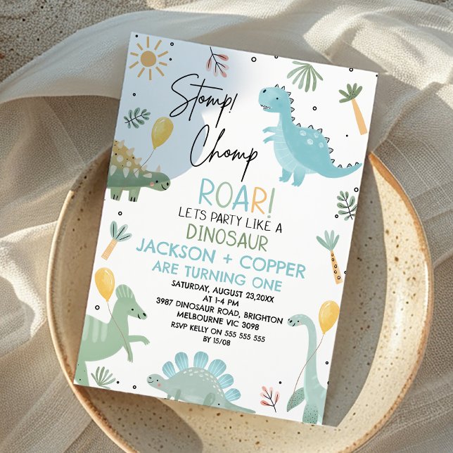 Convites Primeiro aniversario de Dinossauro do Chomp Twins  (Twin Boys Stomp Chomp Roar Party Like Dinosaur Birthday Invitation Dino 1st Birthday Invitation Twin)