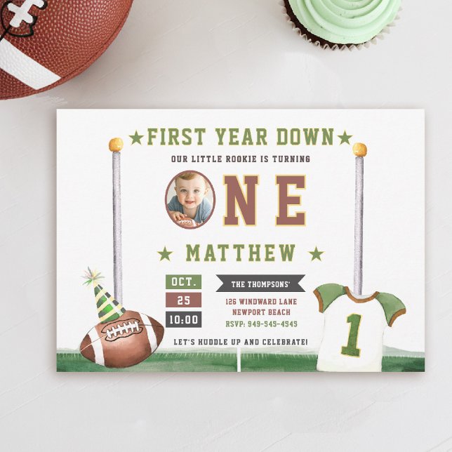 Convites Primeiro aniversario de Foto de Toque de Futebol (first year down football touchdown birthday invitation photo sports boy 1st party cute)