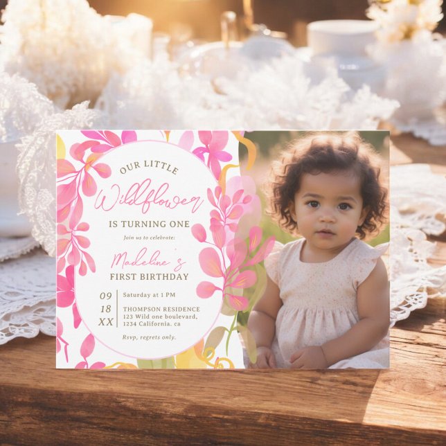 Convites Primeiro aniversario de fotografia verde-rosa-bran (Cute pink green wildflower photo 1st birthday invitation)