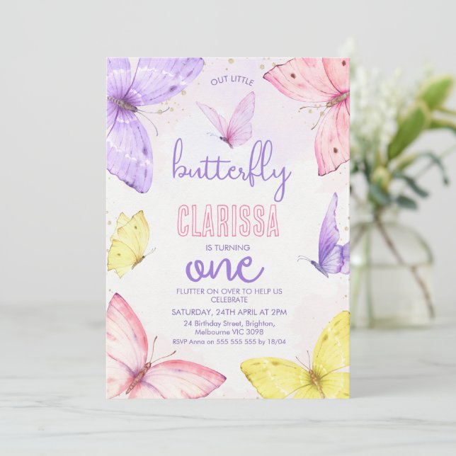 Convites Primeiro aniversario de Pequena Borboleta Multicol (Em pé/Frente)
