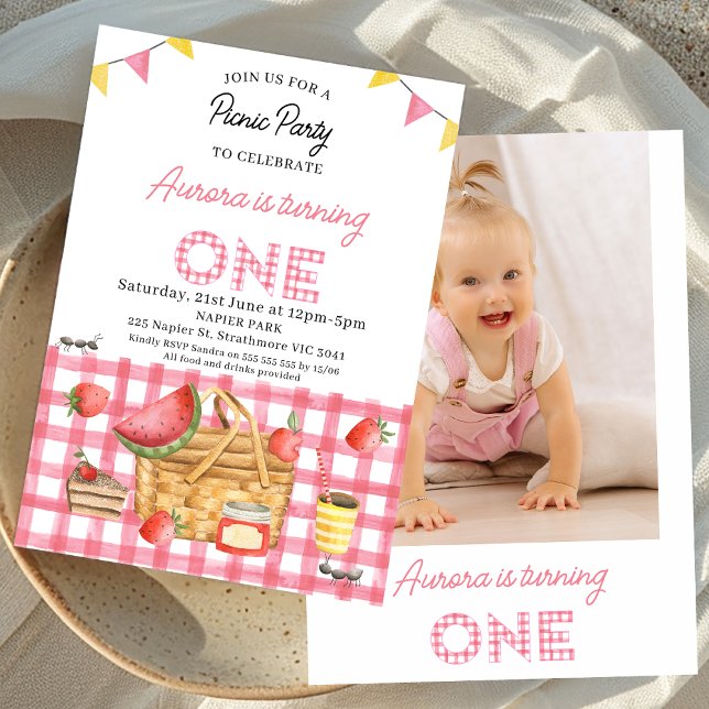 Convites Primeiro aniversario Fotográfico de Bunting Gingha (Girls Pink Gingham Picnic Party 1st Birthday Invitation With Photo, Picnic First Birthday Invite)