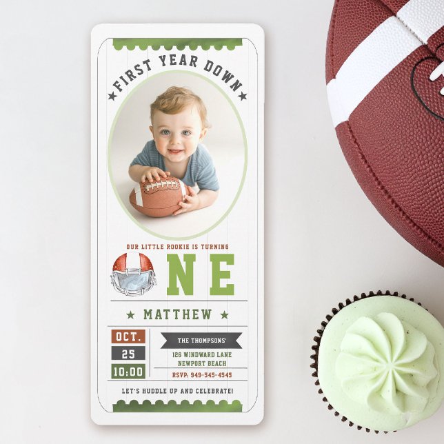 Convites Primeiro aniversario Fotográfico de Jogos de Futeb (first year down football birthday invitation photo sports ticket boy green boy 1st party card)