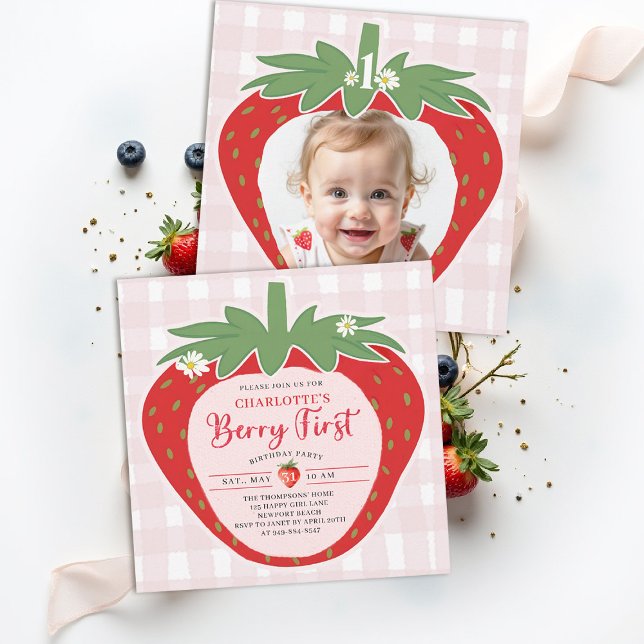 Convites Primeiro Morango Doce Foto Aniversário de 1 Ano (berry first birthday party invitation girls strawberry 1st photo watercolor gingham farmhouse patch)