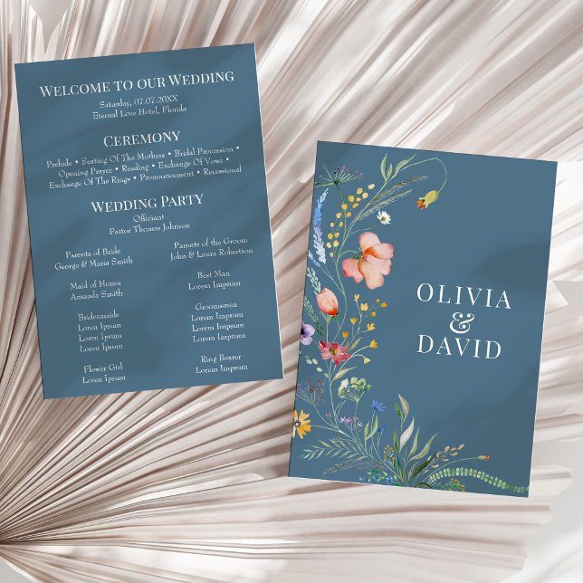 Convites Programa de Casamento de Prado de Flores Silvestre (Dusty Blue Wildflower Meadow Wedding Program on a sunny neutral dry palm leaf.)
