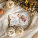 Convites Pumpkin Primeiro Aniversário Foto Obrigado<br><div class="desc">Mande uma nota sincera com este adorável cartões de agradecimentos de fotos de abóbora. Apresentando abóboras aquáticas, flores rústicas do outono e espaço para a fotografia do seu bebê, este design é perfeito para agradecer aos convidados após uma pequena festa de aniversário de abóbora. Personalize com o nome, a mensagem...</div>