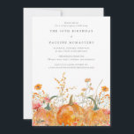 Convites Pumpkin Wildflower do Partido Surpresa aniversário<br><div class="desc">As abóboras de queda estão aninhadas em delicadas flores silvestres amarelas do ouro e laranja para criar uma estética elegante. Todo o texto é editável para que você possa facilmente artesanato seu próprio humor especial.</div>
