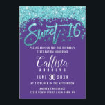 Convites Púrpura Esbranquiçada Aqua Azul-Brilhante Doce 16<br><div class="desc">Este design de convite original e exclusivo do Sweet 16 apresenta poeira brilhante moderna, cinzenta e cinzenta impressa aqua azul denso com tipografia de brilho de bruxos personalizada sobre um simples fundo roxo. Este convite fantástico e glamouroso vai abater seus convidados e ser o perfeito elogio pela festa de aniversário...</div>