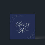 Convites Quadrado do aniversário de 30 anos de Partido Mari<br><div class="desc">O vamos comemora seu dia especial com este convite de festas de aniversário de 30 anos. Este design apresenta a tipografia de prata-chic " Anima-se a 30 anos " e gráficos brilhantes em um fundo azul-marinho escuro. Você pode personalizar o texto e a cor do plano de fundo. Convites e...</div>