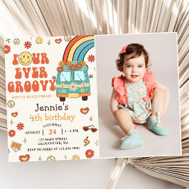 Convites Quatro Vezes Groovy Retro Rainbow 4º aniversário F