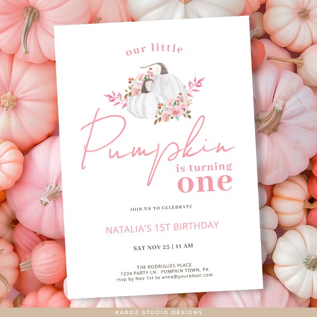 Convites Queda Rosa Floral Pequeno Pumpkin Primeiro Anivers (Invite shown in 5 x 7 inches, choose size, paper, and corner style.)