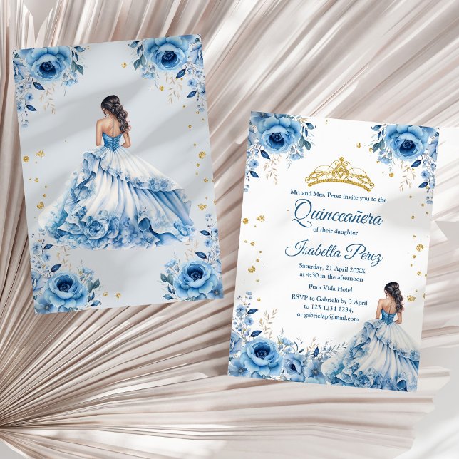 Convites Quinceanera Light Blue Princesa Vestido Tiara (Quinceanera Light Blue Princess Dress Tiara Invitation on a sunny neutral dry palm leaf.)